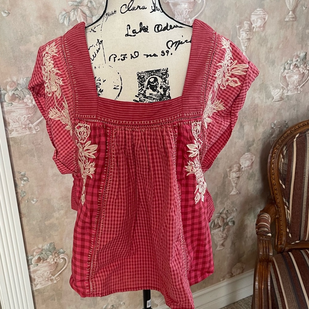 FREE  PEOPLE HALF MOON EMBROIDERED TOP CHERRY WHITE SMALL LARGE - Picture 3 of 8